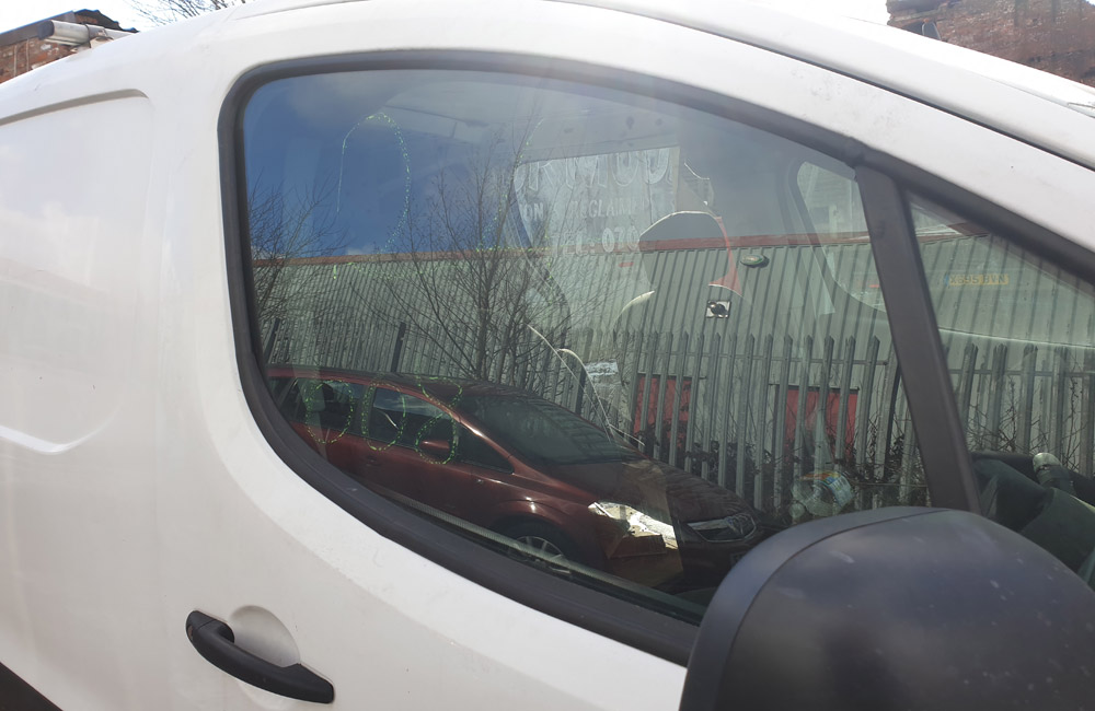 Peugeot Partner HDI Door window glass driver side front